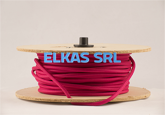 Nossos cabos são certificados. Eles também têm um processo de colagem que os impede de serem desintegrados em sua armadura